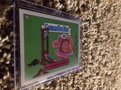 GARBAGE PAIL KIDS -- BNS 2 113B HEADLESS HARRIET AOUTOGRAPH MARK PINGATORE