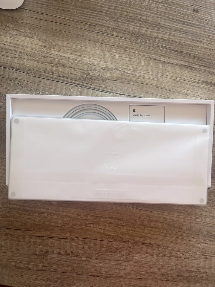 Apple Magic Tastiera Argenta (MLA22T/A) - Layout Italiano - Immagine 3 di 4