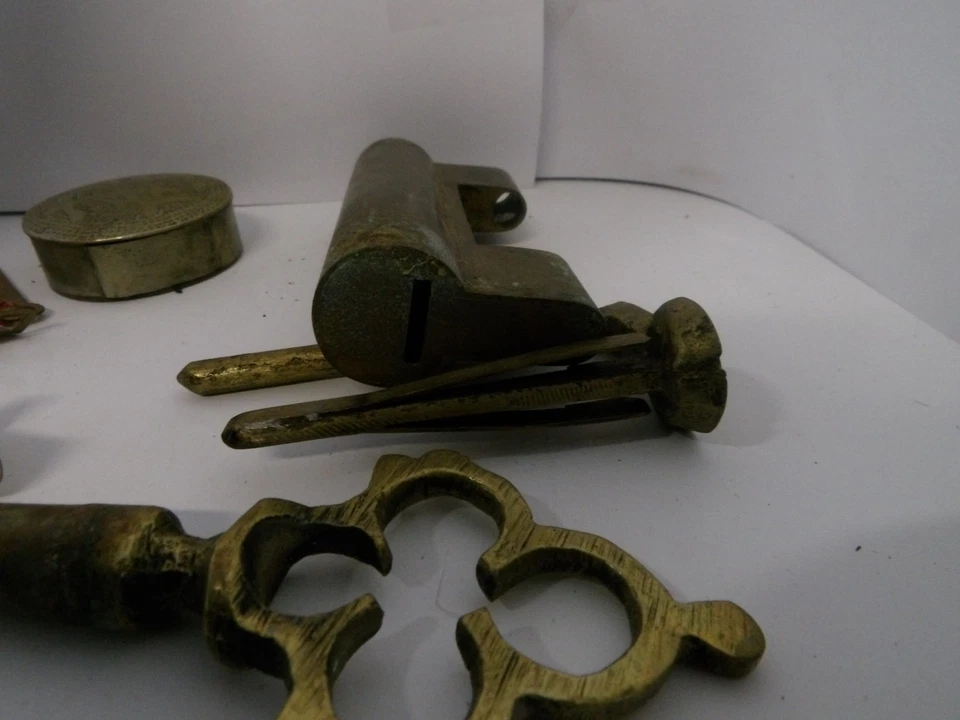 Gran lote de cerraduras/candados antiguos coreanos y chinos para cofres/muebles Foto 4 de 4