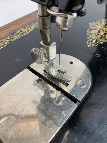 Singer Sewing Machine Model 99 Vintage Hand Crank with Original Case - Picture 9 of 14