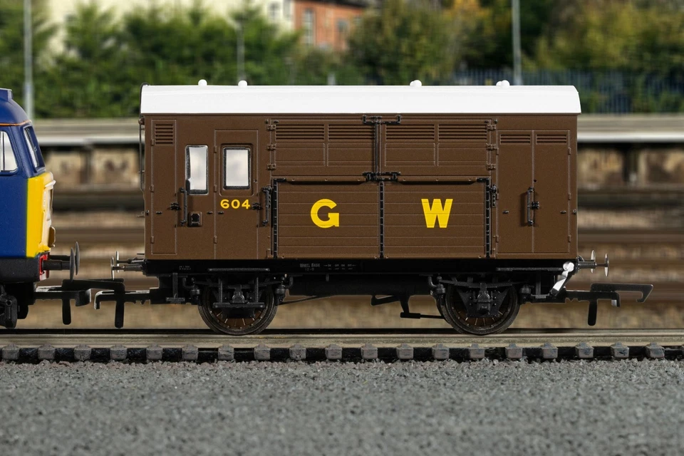 HORNBY R60277 GWR 604 HORSE BOX 4 WHEEL FREIGHT WAGON MODEL RAILWAYS - ERA 3 - Image 4 of 4
