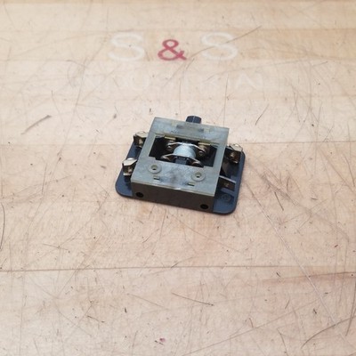Hubbell 67976-001 Auxiliary Contact Block, 5A, Continuous Current - USED