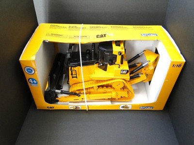 Bruder: CAT Caterpillar Large Track-Type Tractor Scale 1:16