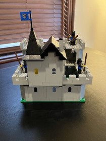 Lego Castle #10039 &ldquo;Black Falcons&rsquo; Fortress&rdquo; (2002), Used, Very Good, Complete