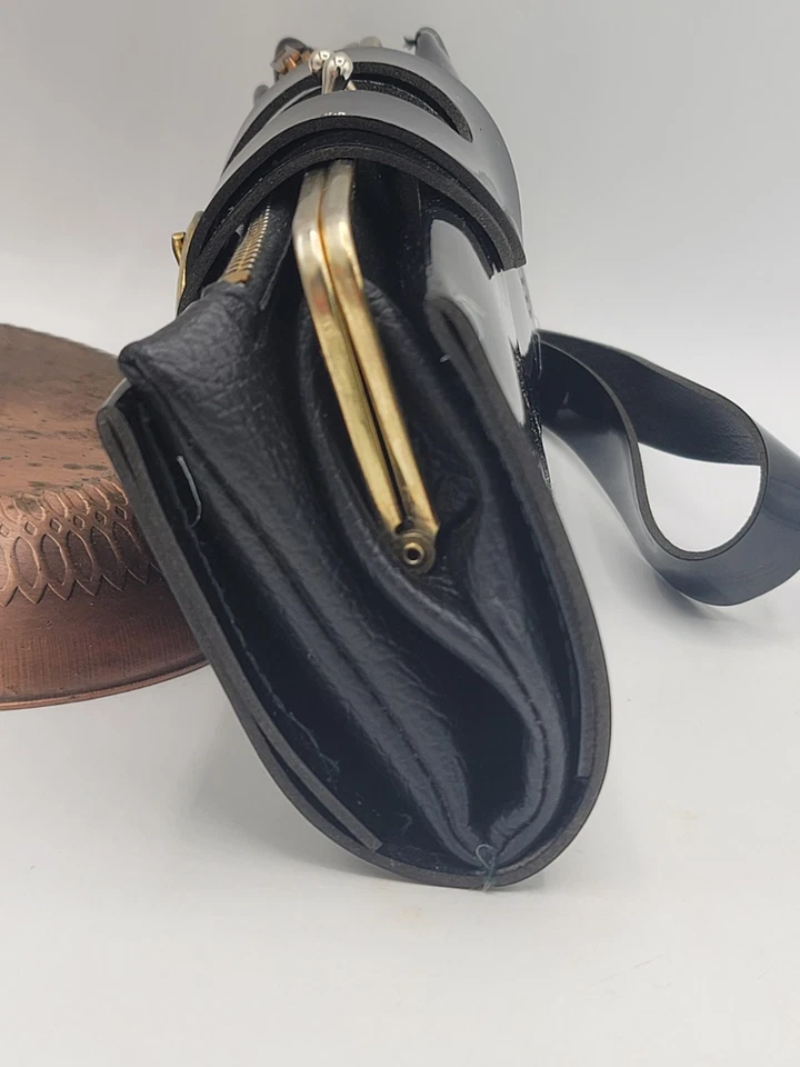 Cartera clutch muñeca PVC negra con cierre de beso y bolsillos con cremallera hecha a mano vintage Foto 3 de 4