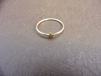 Gold Tone Star Design Fashion Ring Size 6