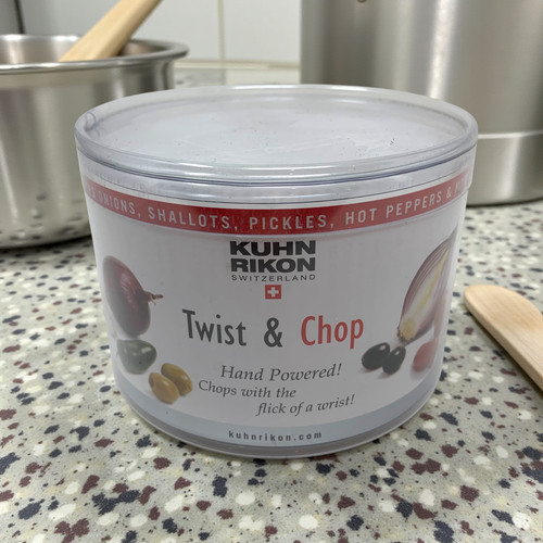 NEW Kuhn Rikon Switzerland Twist & Chop Hand Powered Food Chopper 2221 NIP