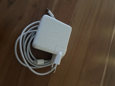 Original Apple 61W USB-C Power Adapter (Modell A1718) mit Kabel