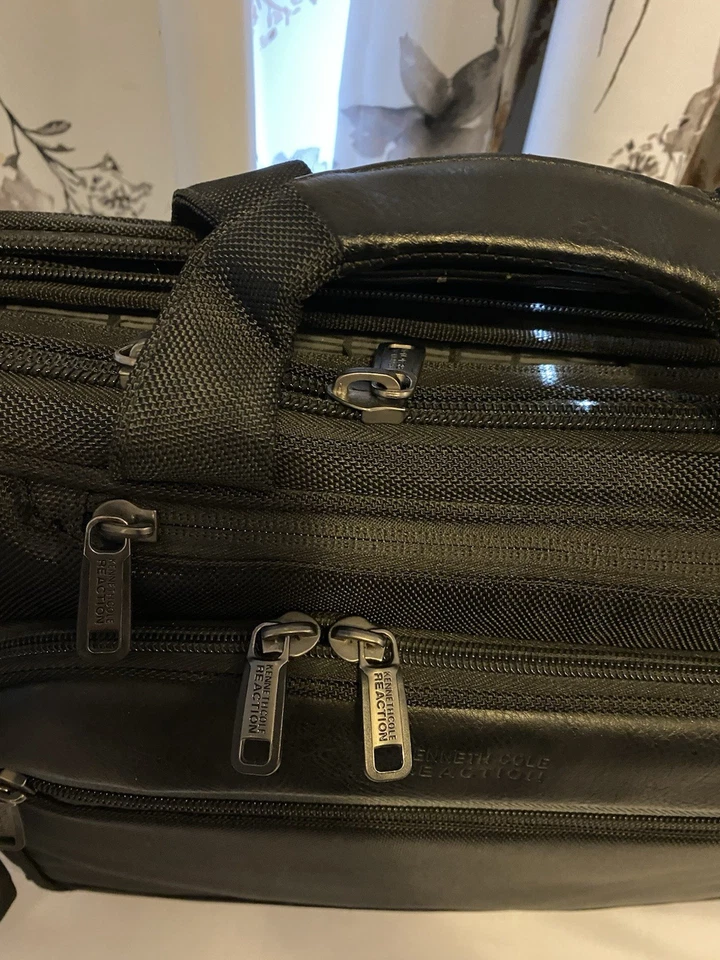 Pasta masculina de tecido preta Kenneth Cole Reaction - Imagem 2 de 4