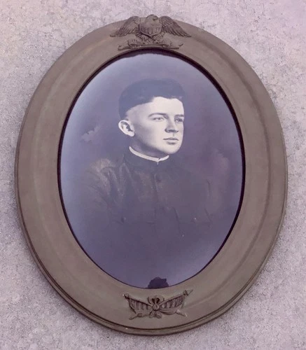 Vtg WW1 Convex Glass Soldier Military Portrait US Army Oval Framed Wall Hanging