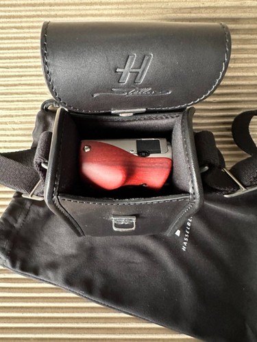 Hasselblad 'Stellar' black leather carrying case with strap - made in Italy - Picture 14 of 16
