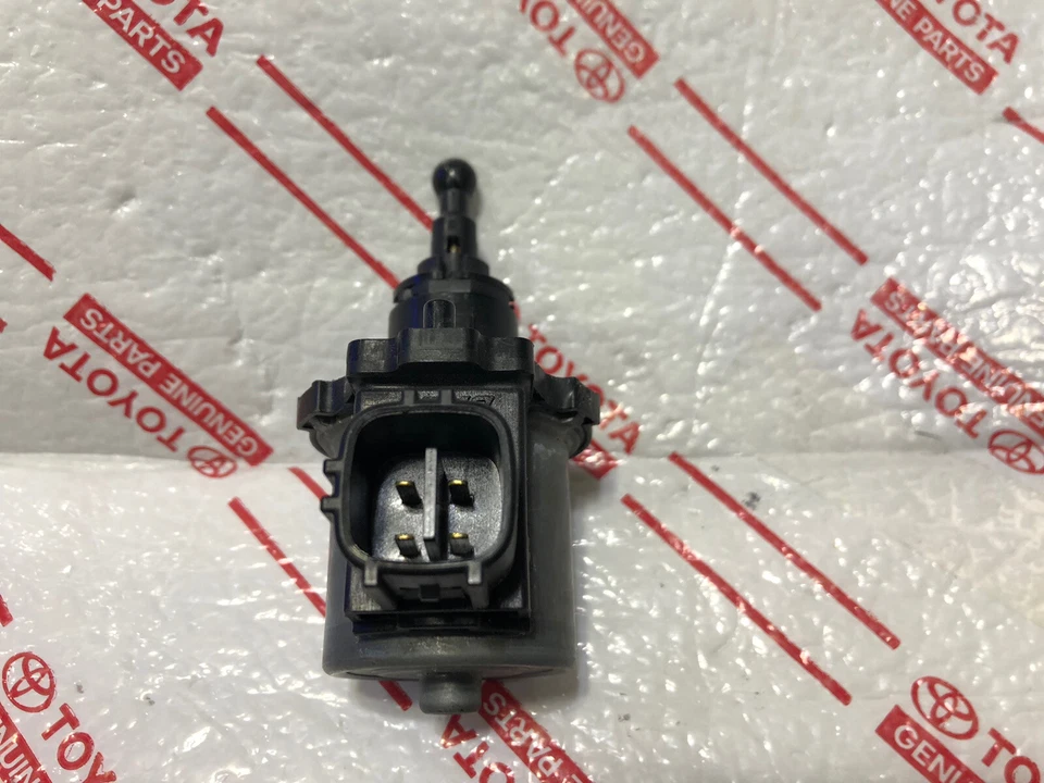 MOTOR NIVELADOR FAROS LEXUS GS300/350 GS450H RX350/400H IS250/350 LS430 4 PINES Foto 4 de 4