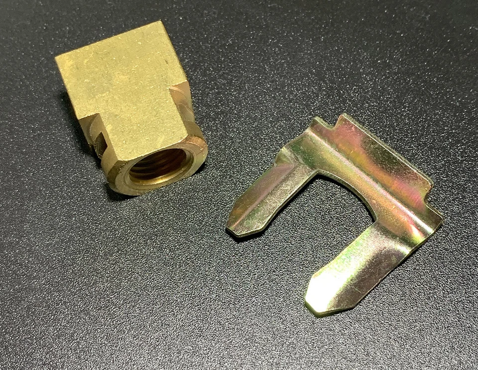 1937-70 GM Rear brake Flex Line Hose 3/8-24 Brass Tee with Slot & retaining clip - Image 2 of 4