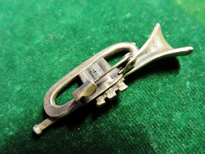 Broche Ancienne Trompette En Plaqué Argent - Style Art Nouveau, Occasion Très Bon état