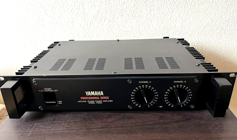 Yamaha P2050 Natural Sound Endstufe - gebraucht, getestet mit Stromkabel