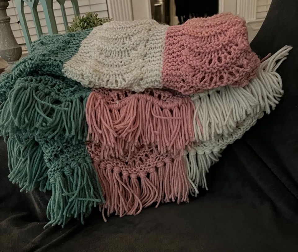 Antigo Crochê Afegão Lap Throw Rosa Marfim Sálvia 37" X 50" com Franja de Fio cada Extremidade - Imagem 4 de 4