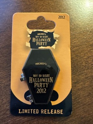 Disney Pin - Mickeys Not So Scary Halloween Party 2012 Vampire Mickey Coffin LR