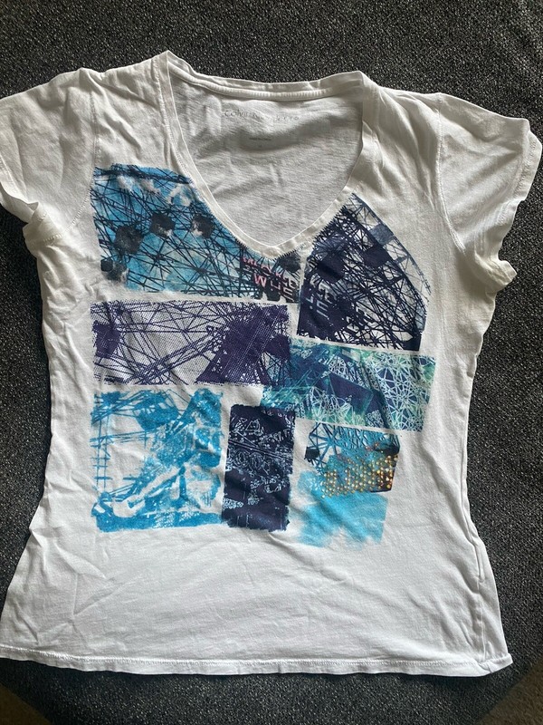 Womens Sz. M CALVIN KLEIN JEANS White Ferris Wheel/Carnival V-Neck Tee T-Shirt