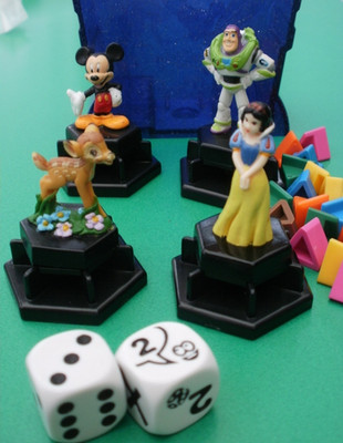 TRIVIAL PURSUIT DISNEY DVD - ERSATZTEILKONVOLUT -FIGUREN,WISSENSECKEN,WÜRFEL-RAR