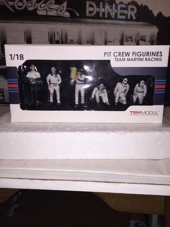 1/18 TSM Figurine Pit Crew Figurines Team Martini Racing Set of 6 TSM10AC05 - Image 4 of 4