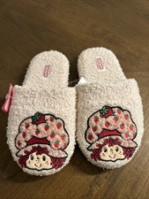 NWT Pink Strawberry Shortcake Slippers Women  s Sz S/M, Fits 5/6 Slip Ons