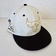 CHICAGO BULLS 6x NBA Champions New Era 9FIFTY Snapback Cap Hat White Black Gold