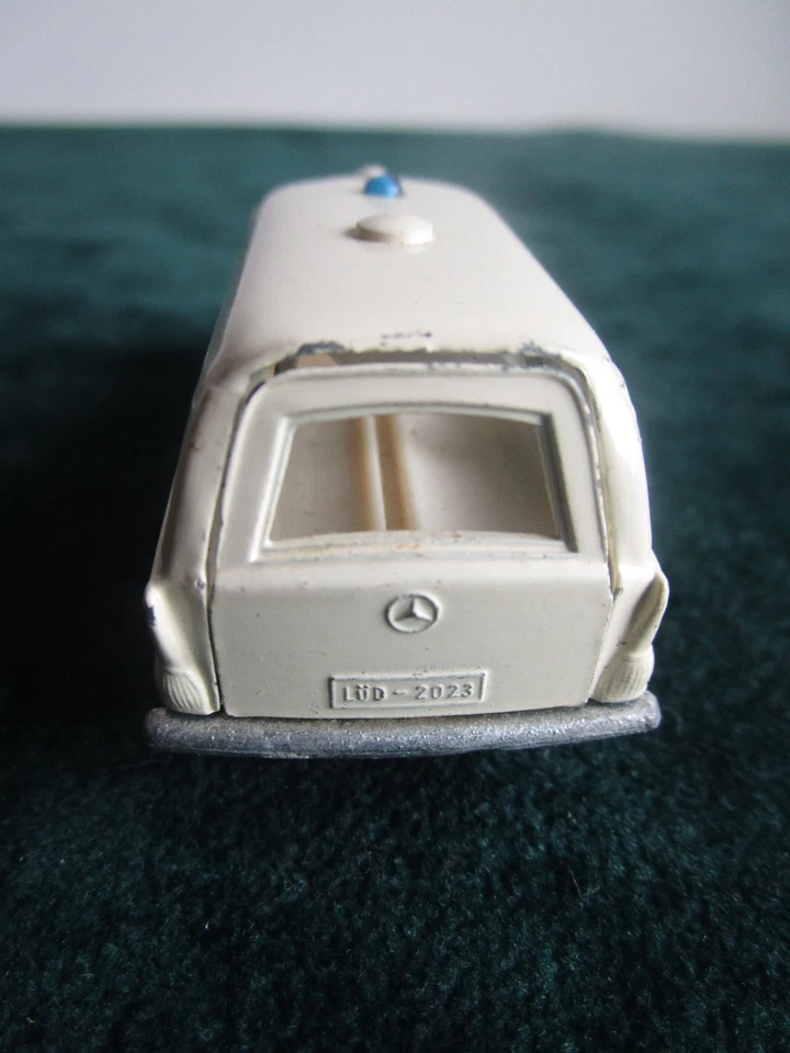 Siku Binz Krankenwagen V 233 Made in Germany - Bild 4 von 4