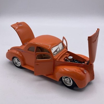Vintage 1940 Ford Deluxe Orange Hot Rod Coupe 1:24 Scale Diecast