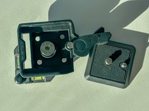 Cullmann 40440 Quick-Release für Stativ + 1 Schnellwechselplatte