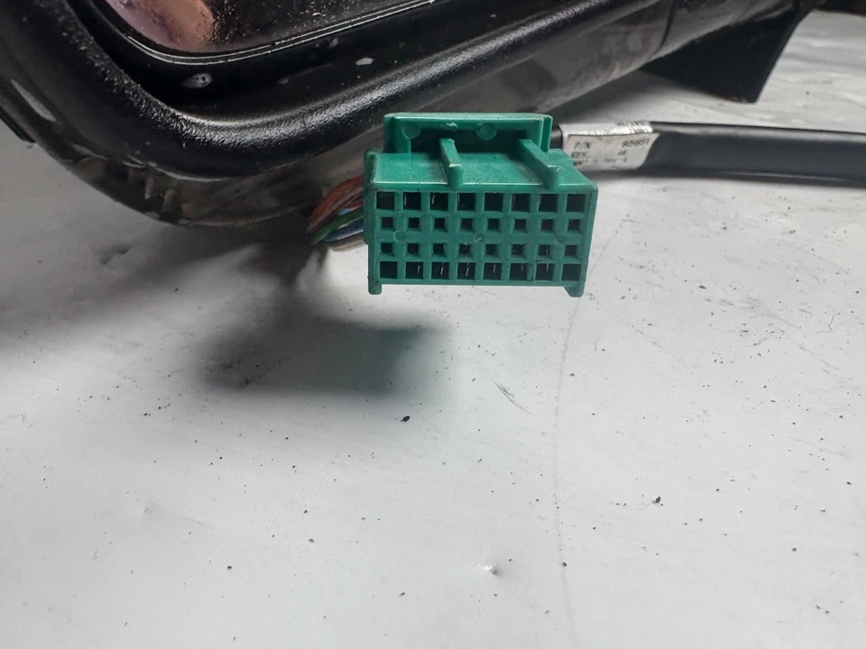 Espejo retrovisor lateral izquierdo Chevy Trail Blazer 2006 2007 negro señal de alimentación OEM 15810912 Foto 2 de 4