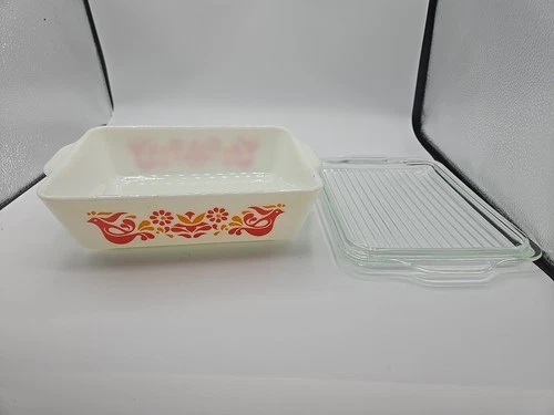 Vintage White Pyrex Friendship Pattern 1½ Quart Casserole Dish W/ Lid  #0503