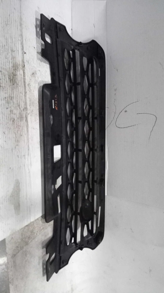 Used Upper Grille fits: 2015 Land rover Range rover sport upper black surround m Foto 2 de 4