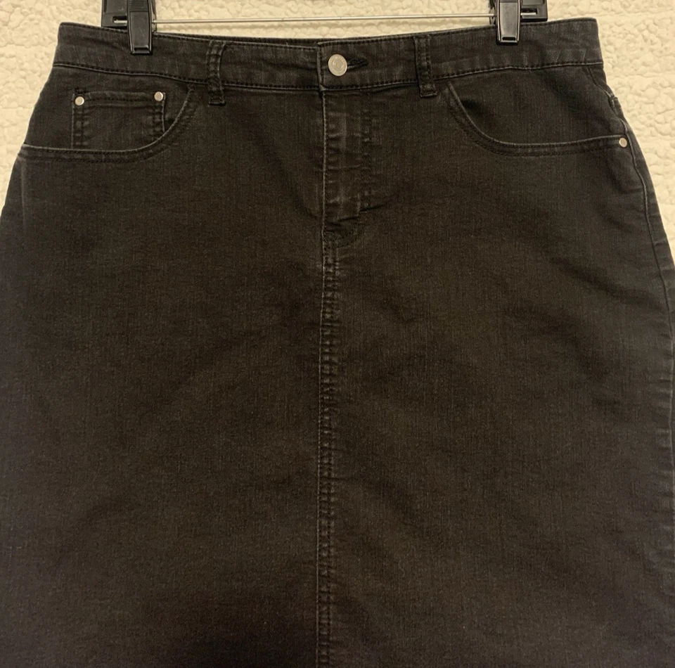 Jaclyn Smith Collection Women’s Black Sretch Denim Skirt Size 12 Back Slit - Image 2 of 4
