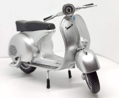 Vespa 150GS 150 GS Silver Scooter 1/12 Scale Diecast and Plastic