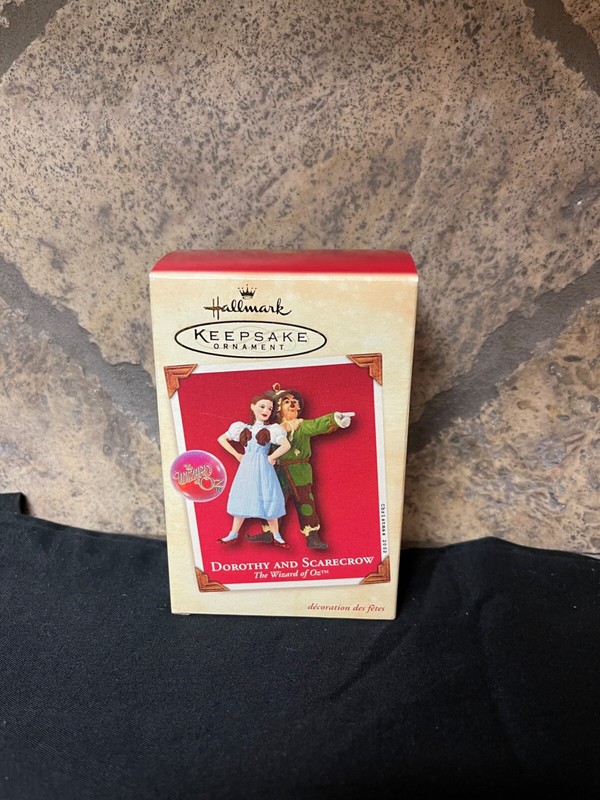 Hallmark 2002 -  Dorothy and Scarecrow - Wizard of Oz