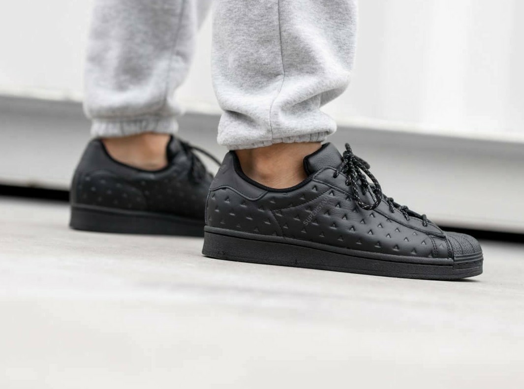 MENS ADIDAS PW SUPERSTAR HU PHARRELL WILLIAMS TRIPLE BLACK MENS ADIDAS PW SUPERSTAR HU PHARRELL WILLIAMS TRIPLE BLACK