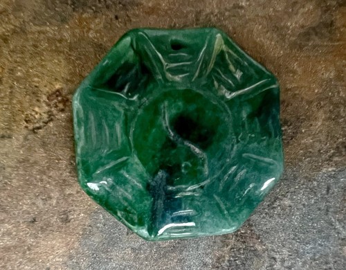 Lot of 3 Green Jade Pendants | Dragon, Elephant, and Bagua - Picture 8 of 12