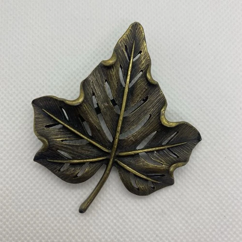 CRA Signed Vintage Costume Jewelry Oak Leaf Autumn/winter Pin With Scallop Edge