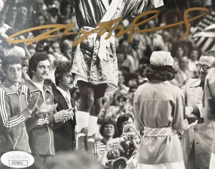 Sugar Ray Leonard Autographed 8x10 Photo JSA COA - Image 2 of 3