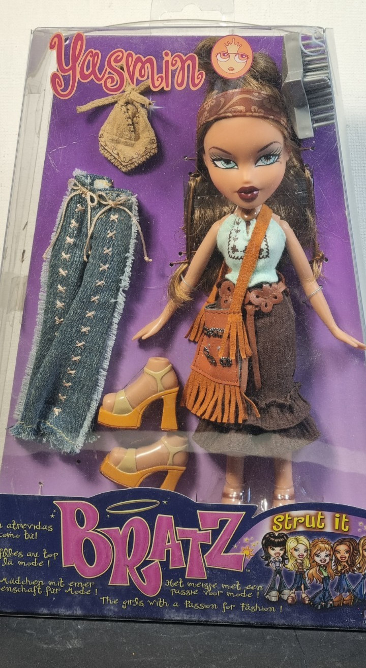 Poupée Bratz Vintage Yasmin souvenir enfance année 2002 neuve boîte Bandaï