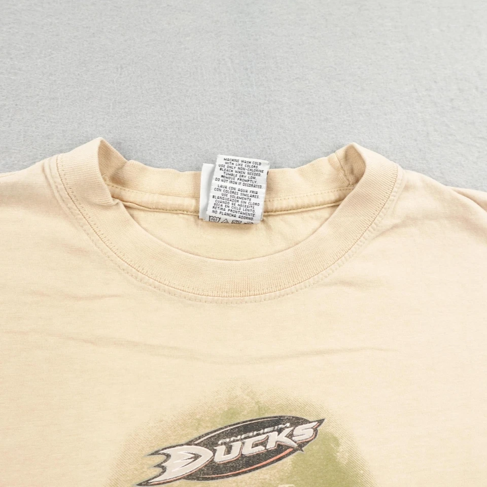 Camisa De Colección Anaheim Ducks Para Hombres Mediana Beige NHL Hockey Manga Corta Camiseta Y2K Foto 2 de 4