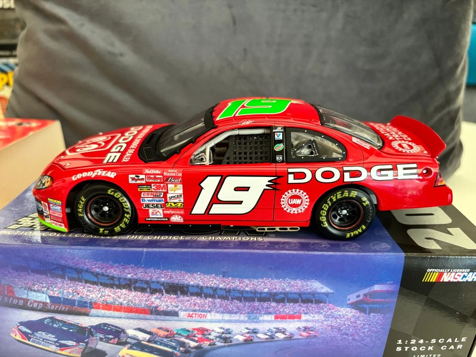 NASCAR action 1/24 - Jeremy Mayfield #19 dodge intrepid R/T 2002 - Photo 2/4