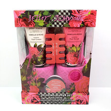 Betsey Johnson Womens Relaxing Foot Care Slipper Spa Gift Set