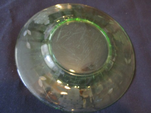 Vintage Green Depression Glass 8" Plate Preowned Grape Pattern - Picture 2 of 8
