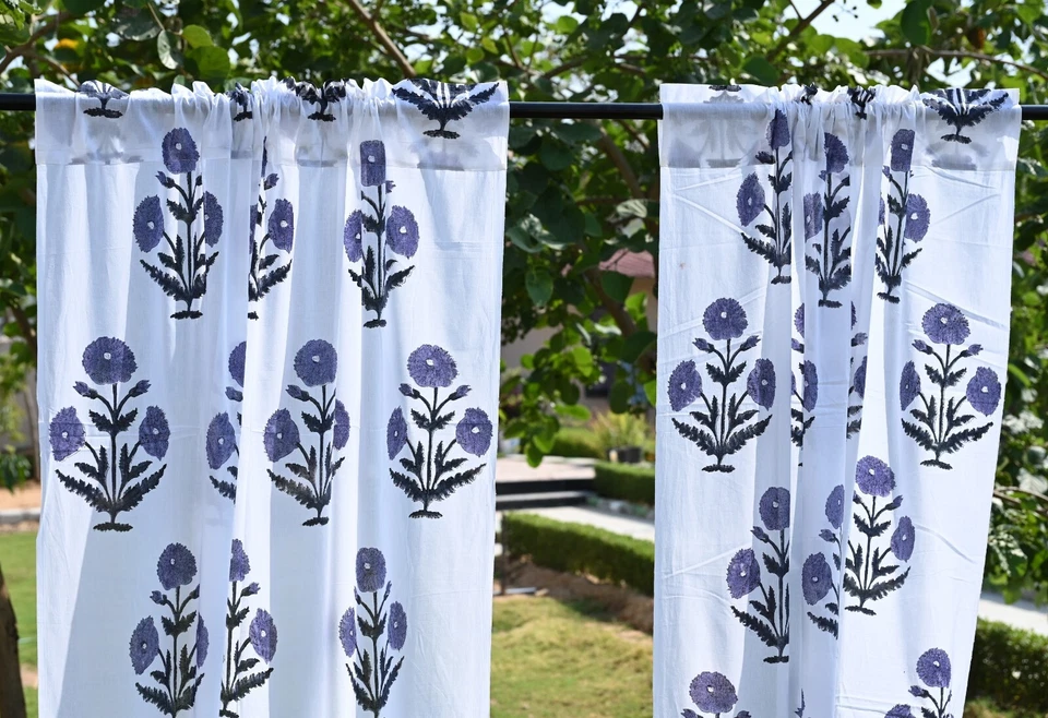 Juego de 2 paneles de cortina de algodón indio con estampado de bloques de mano púrpura Foto 3 de 4