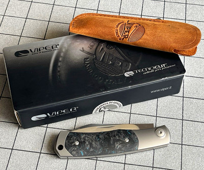 Viper Hug Titan Blue Carbon Taschenmesser M390