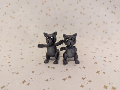 2 Wintertime RACCOONS Plastic Figure Misfit Toys Rudolph PLAYING MANTIS