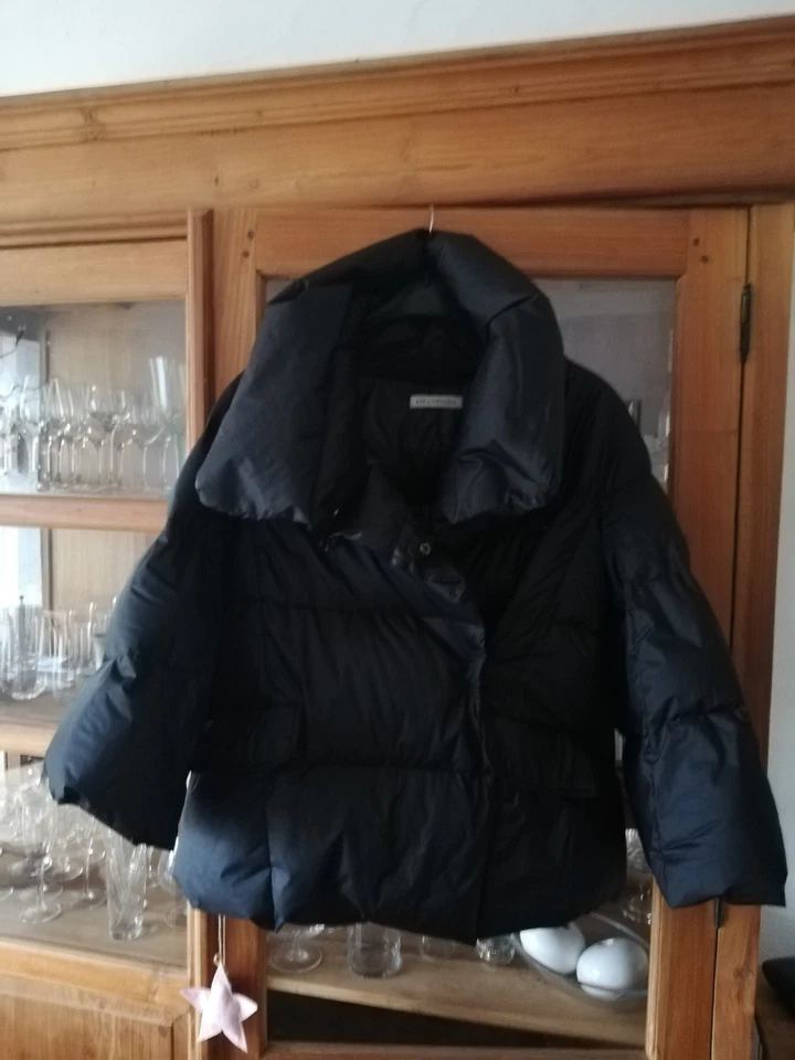 ultraleichte Daunenjacke von Liz Lareida schwarz sehr hoher Neupreis Sahneteil! - Bild 3 von 4