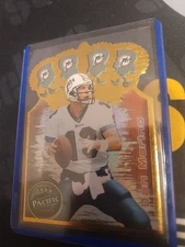 1999 PACIFIC #20 DAN MARINO GOLD CROWN DIE-CUT CLEAN