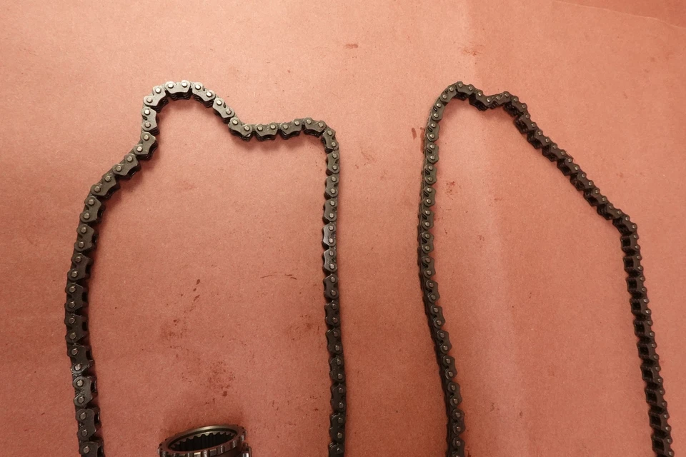 03-10 Honda ST1300 CADENAS DE LEVAS Y ENGRANAJE DE PIÑÓN Foto 3 de 4